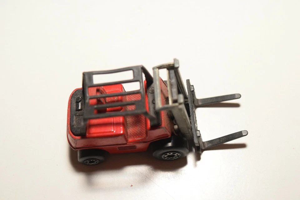 A31 1:60 MATCHBOX LESNEY 15 FORK LIFT TRUCK RED EXCELLENT CONDITION 10 - Image 3 of 4