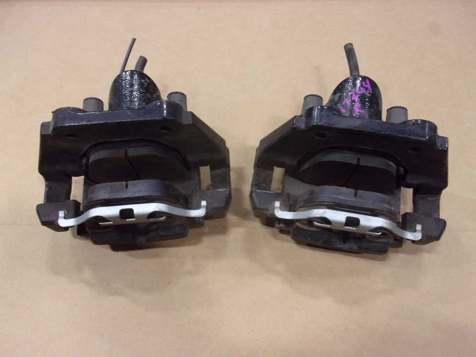 2007 BMW M5 Left & Right Rear Brake Calipers OEM - Изображение 3 из 3