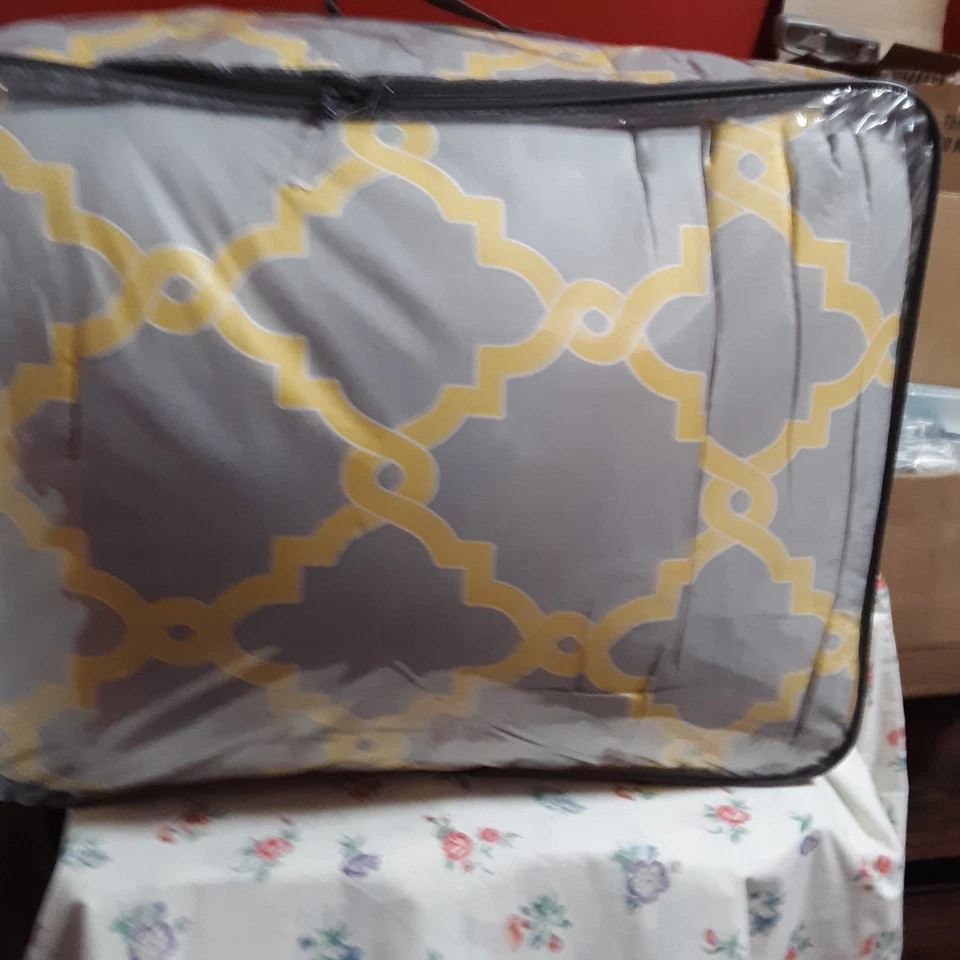 Madison Park Essential 9Pc Queen Merritt Reversible Yellow Grey Comfort Set - Image 2 of 4