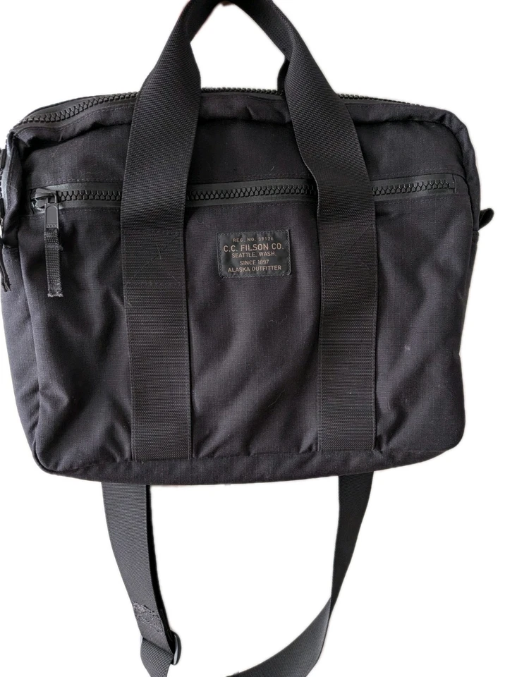 Maletín Filson - Nylon Ripstop negro con correa para el hombro Foto 2 de 4