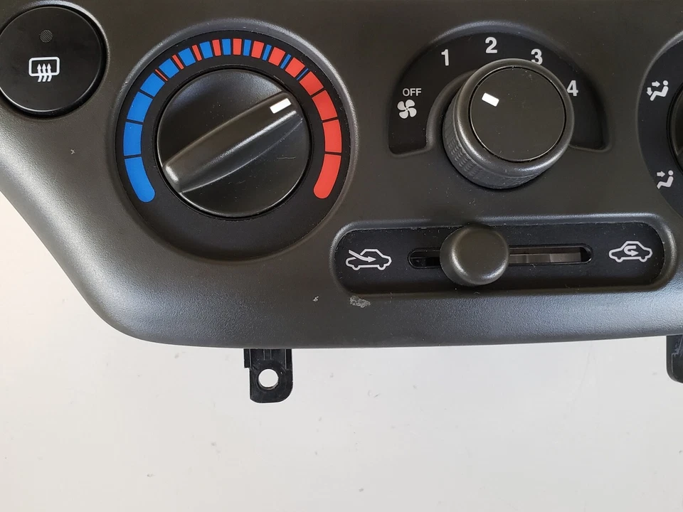 10 Pontiac G3 96650511 Panel de control de clima Unidad de temperatura Calentador de aire acondicionado Foto 3 de 4