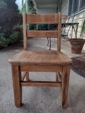 RESTORED ANTIQUE OAK CHILDRENS KINDERGARTEN FIRST GRADE ELEMENTARY SCHOOL CHAIR