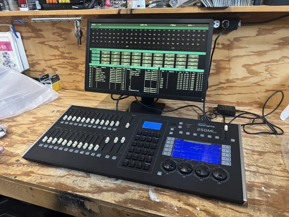 Consola de iluminación Philips Strand 250ML DMX con monitor Foto 3 de 4