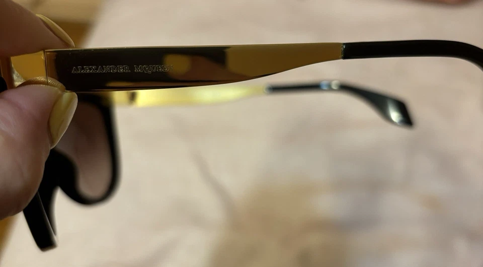 Gafas de sol Alexander McQueen 4251/S ojo de gato negras acento dorado Foto 2 de 4