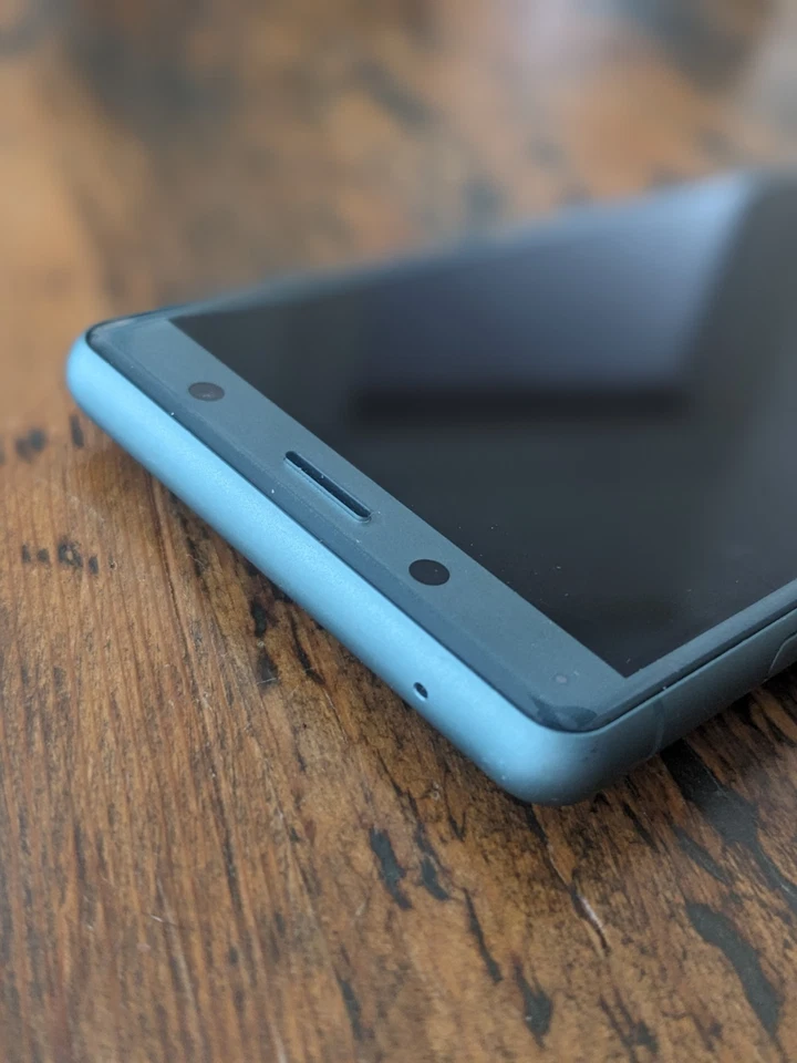 Unlocked Sony Xperia XZ2 Docomo Japan SO-05K Compact 64GB LTE Smart Phone 5 Inch - Image 2 of 4