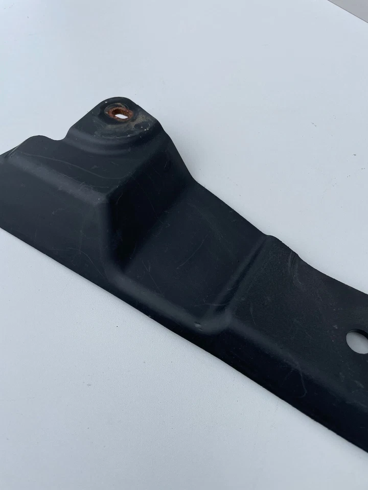 FORD MUSTANG VI TANQUE DE COMBUSTIBLE PROTECCIÓN INFERIOR 2015-19 FR3C-9N226-AB Foto 4 de 4