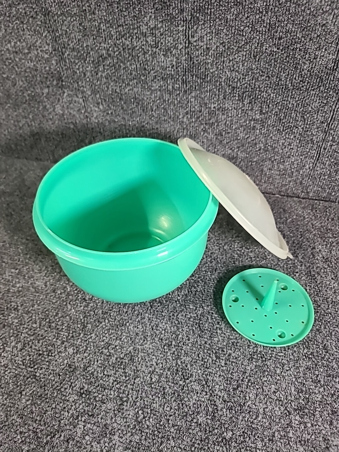 Vintage Tupperware Lettuce Crisper Keeper Jadite Green 1424 w/Dome Lid