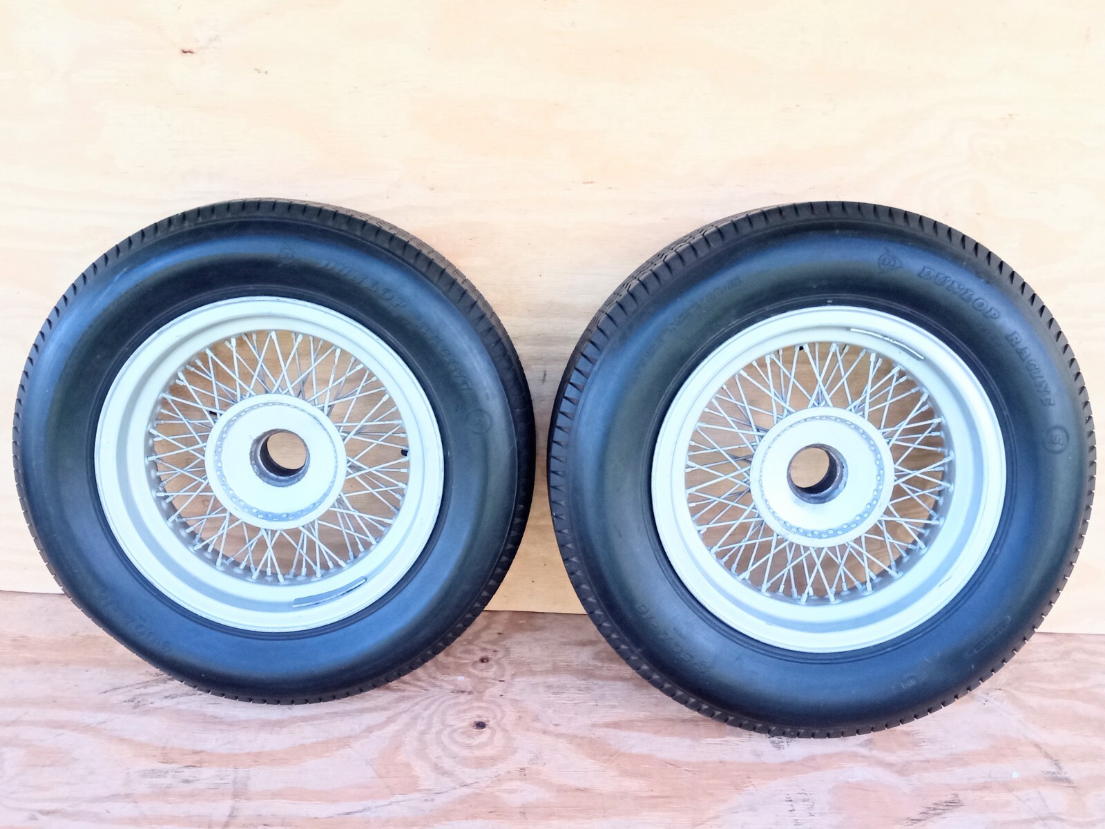 Ferrari 410S Borrani Wire Wheels_42 Rudge Hubs_16X5.5_RW3241_55-56_Dunlop Tires