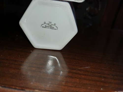 vase with flower Design - Picture 2 of 2