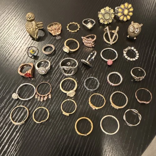 vintage costume jewelry rings lot, 33 Pieces, Stretch, Gold Tone, Rhinestone
