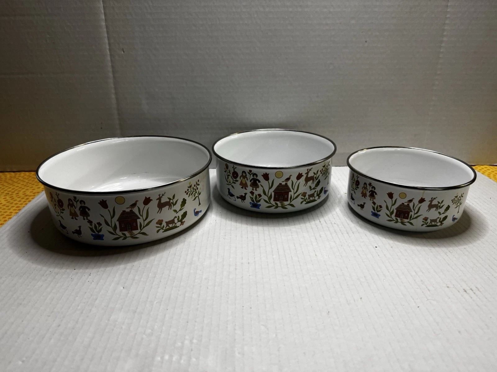 Vintage JC Penney Kobe Kitchen Dutch Enamel Metal Mixing Nesting Bowls Set of 3
