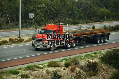 LKW Foto Ford L-Series Pritschen-LKW Australien rot INTERSTATE #g8hn