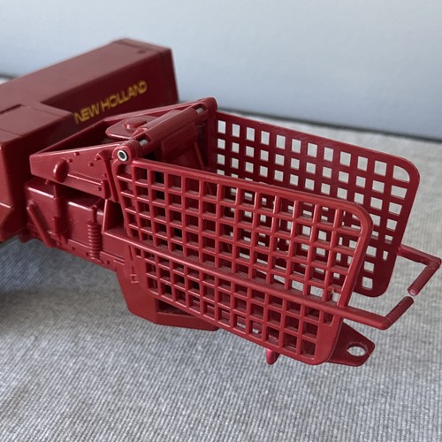 New Holland Hayliner Square Baler Red ERTL 1/16 Scale Nice Condition Vintage - Picture 8 of 24