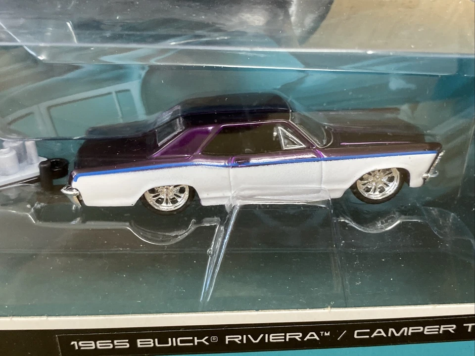 Maisto Toy FLH 1:24 Harley Davidson & 1965 Buick Riviera W Camper Diecast 1:64 - Image 4 of 4