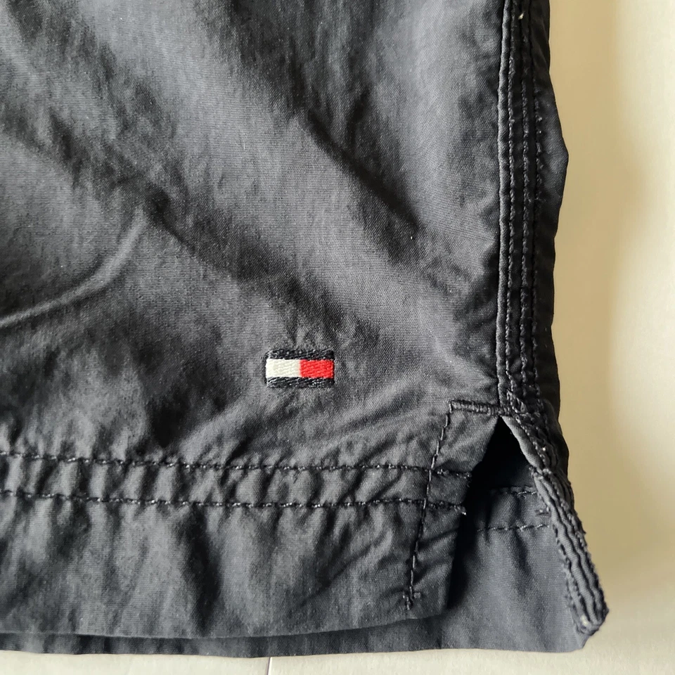Tommy Hilfiger Bañador Para Hombre XL Negro Rojo Blanco Malla Forrado Pantalones Cortos Foto 4 de 4