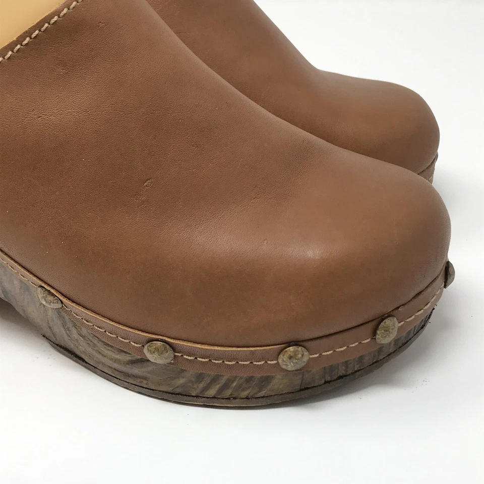 Zuecos de mujer muy volátiles de cuero tostado sin cordones con tacón apilado talla 9 Foto 3 de 4