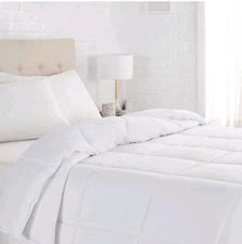 Amazon Basics White Down Alternative Comforter For Full/Queen, Light