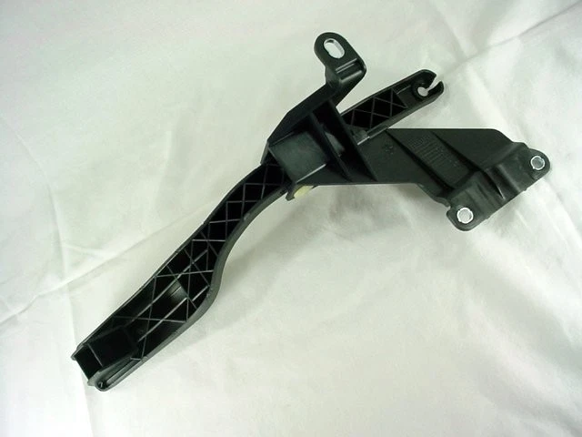 Almohadilla aceleradora de pedal de gasolina acanalada negra de 15" Ford OEM 99-02 Mercury Cougar Foto 2 de 3