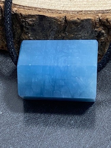 Aquamarin Kristall poliert Anhänger, gebohrt mit Band Aquamarin Kristall poliert Anhänger, gebohrt mit Band