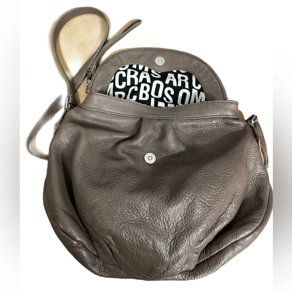 Bolso Bandolera Marc Jacobs Estilo Natasha Cuero Guijarro Foto 3 de 4