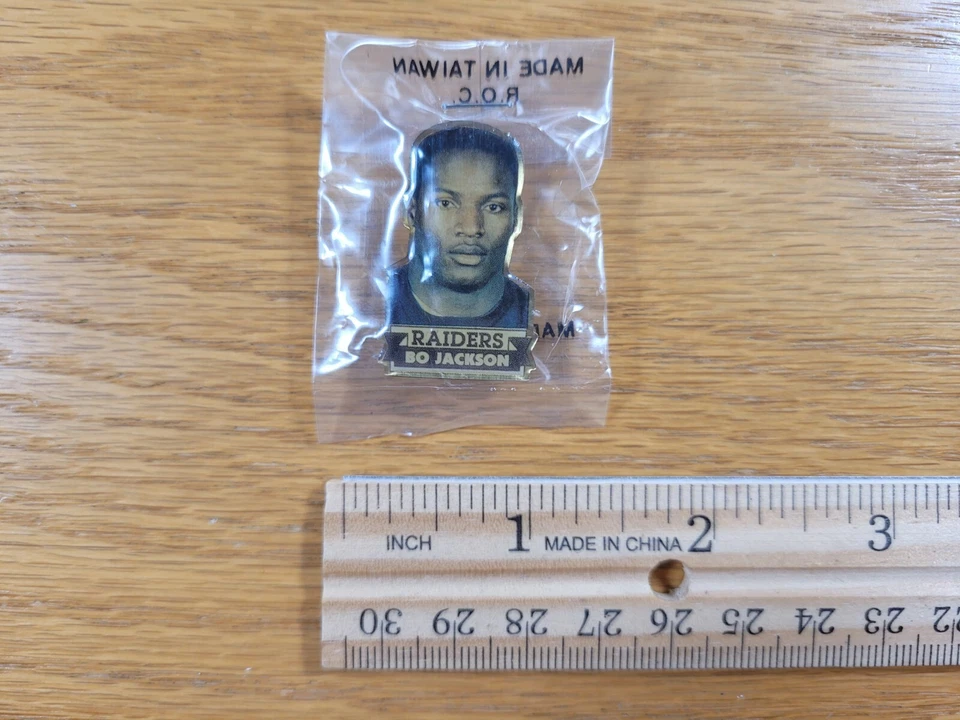 Broche de lapela BO JACKSON Los Angeles Raiders vintage 1990 chapéu de futebol - NOVO EM FOLHA - Imagem 2 de 4