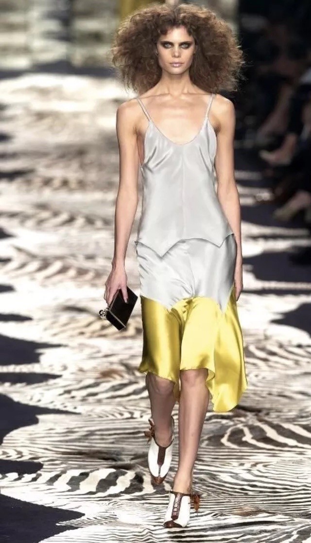 Gonna Yves Saint Laurent YSL di Tom Ford svasata di seta