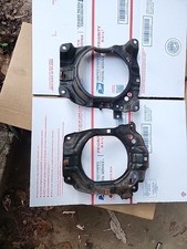 1982-1983 Toyota 24wd Pickup Truck Oem Headlight Housing Buckets Outer Rings