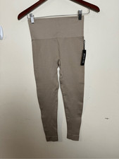 SET ACTIVE NWT Womens SCULPTFLEX 7/8 Length Legging in Breeze Tan Size Small