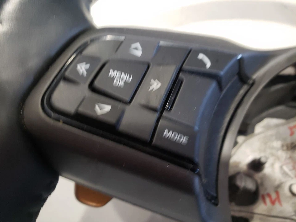 Руль с подрулевыми переключателями 2015 Jaguar F Type Coupe от оригинального производителя - Изображение 3 из 4