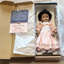 Muñeca Laylie Colbert A Life of Faith Mission City Press vinilo certificado de autenticidad etiqueta bíblica 18"