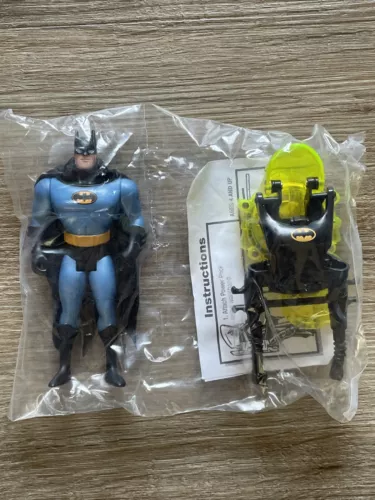 KENNER Vintage 1995 Batman Mail Away Animated Series Battle Helmet Action Figure