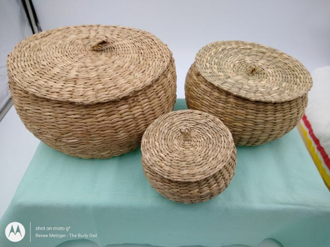 Round Stand Alone Flexible Seagrass Round Baskets Set of 3 Different Sizes Lids