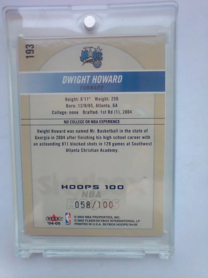 2005 Fleer NBA Hoops Dwight Howard /100 - Imagem 3 de 4