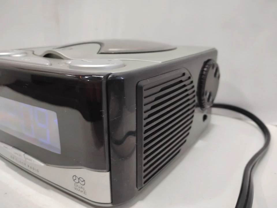 GE Reproductor de CD Dual Wake, Reloj Despertador AM/FM GE 7-4801A Probado Funciona Foto 4 de 4