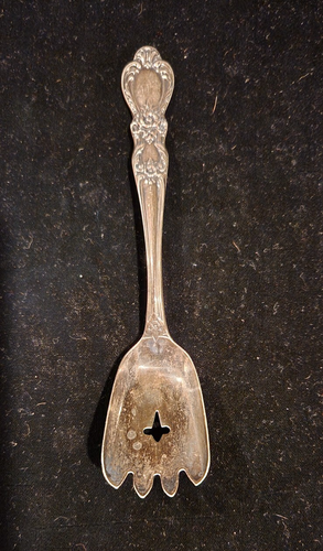 Vintage Heritage 1847 Rogers Bros Bon Bon Spoon Piercing (RARE) Silver Plate 6" - Picture 2 of 5
