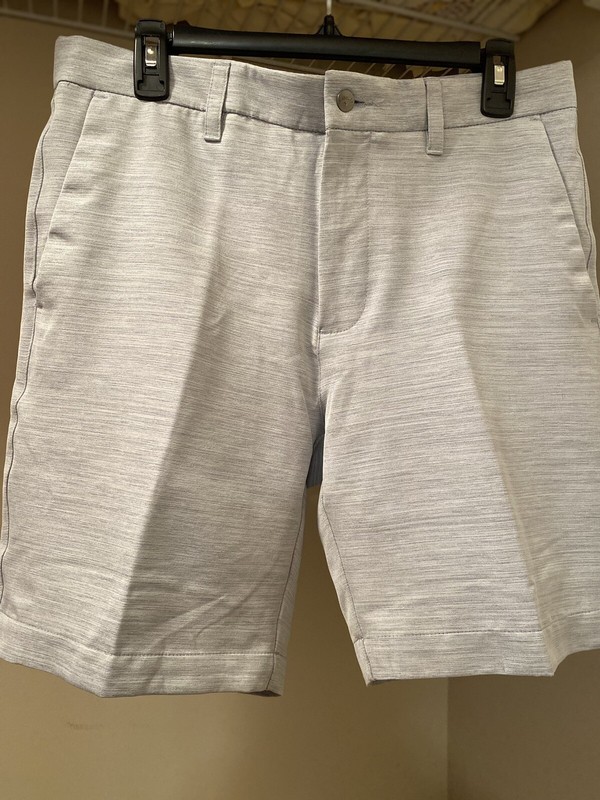 Men’s Size 32 Gray Callaway Golf Shorts In Excellent Preowned  Condition.