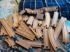 28 Pieces Wooden Thomas The Train Tracks Good Preowned Condition