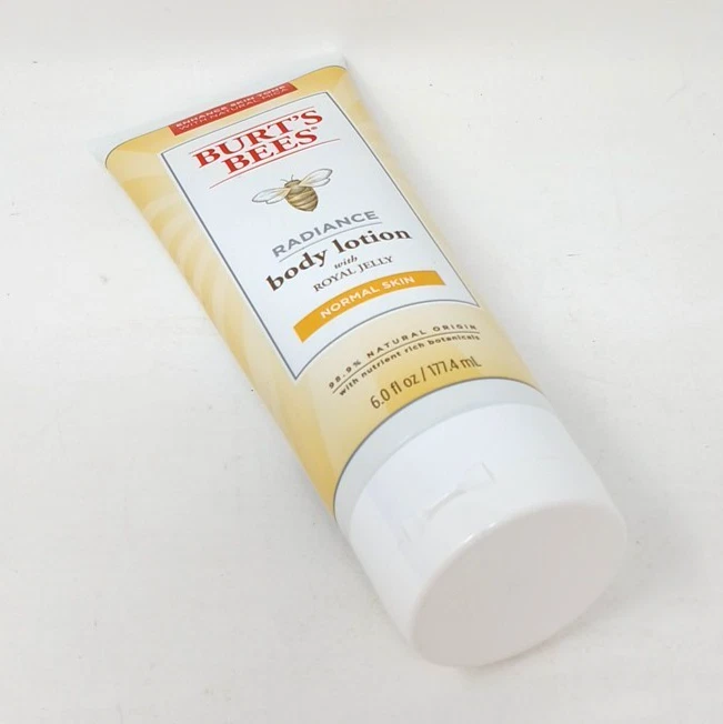 Loción Corporal Burt's Bees Radiance con Jalea Real Piel Normal 6oz, Sellada Foto 3 de 3