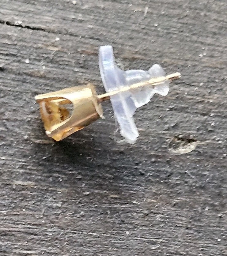 14K Solid Gold Single Stud Earring .44 Grams Yell… - image 3