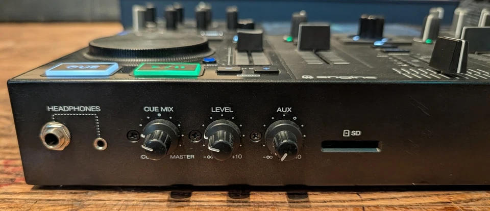 Denon DJ PRIME GO Double Deck Rechargeable Smart DJ Console - Image 3 of 4