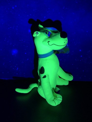 Neon Green Scooby Doo Glowing Blacklight Roughly 9" Plush Stuffed New w/ Tag WB - Picture 3 of 15