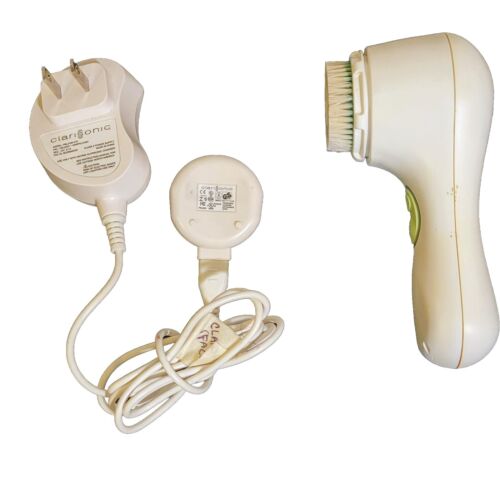 CLARISONIC MIA2 SONIC FACIAL CLEANSING SYSTEM AND USB CHARGER  - Afbeelding 1 van 7