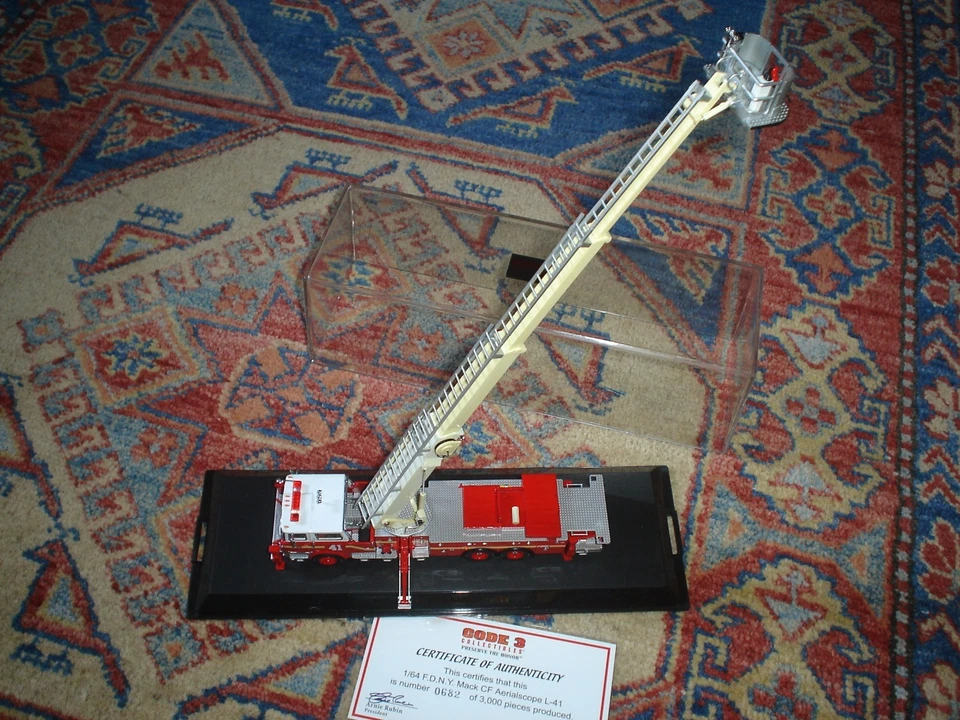 CODE 3 – FDNY – MACK CF AERIALSCOPE - Immagine 2 di 3