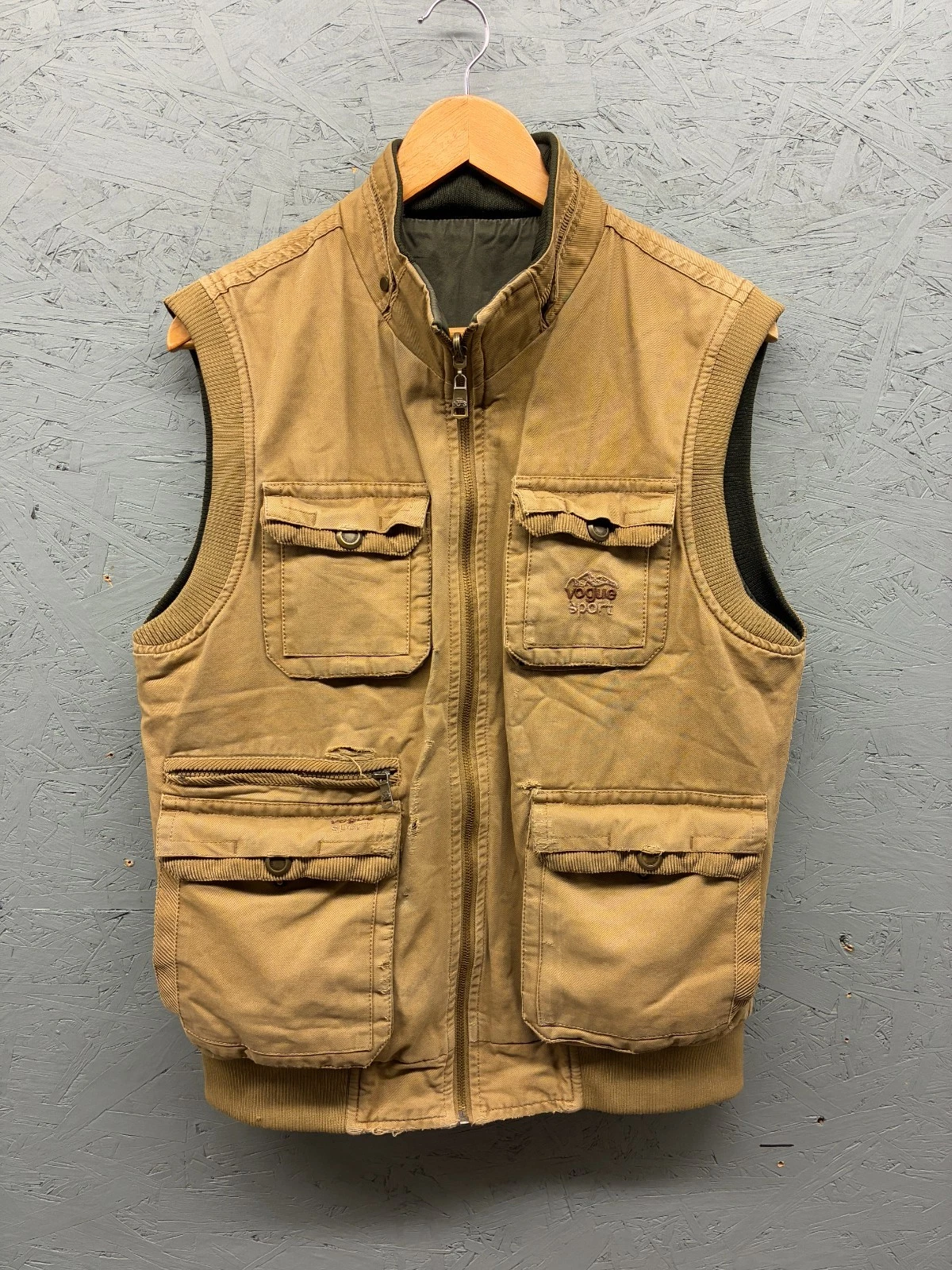 Vogue Sport Reversible Vest Jacket Men’s Medium Full Zip Sleeveless with Pockets
Opens in a new wind