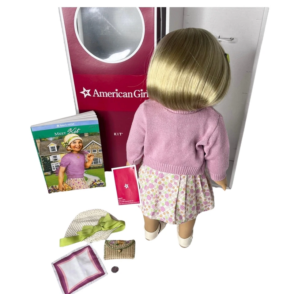 American Girl Kit Muñeca Conocer Conjunto Accesorios Collar Moneda Sombrero Monedero Pasador Foto 2 de 4