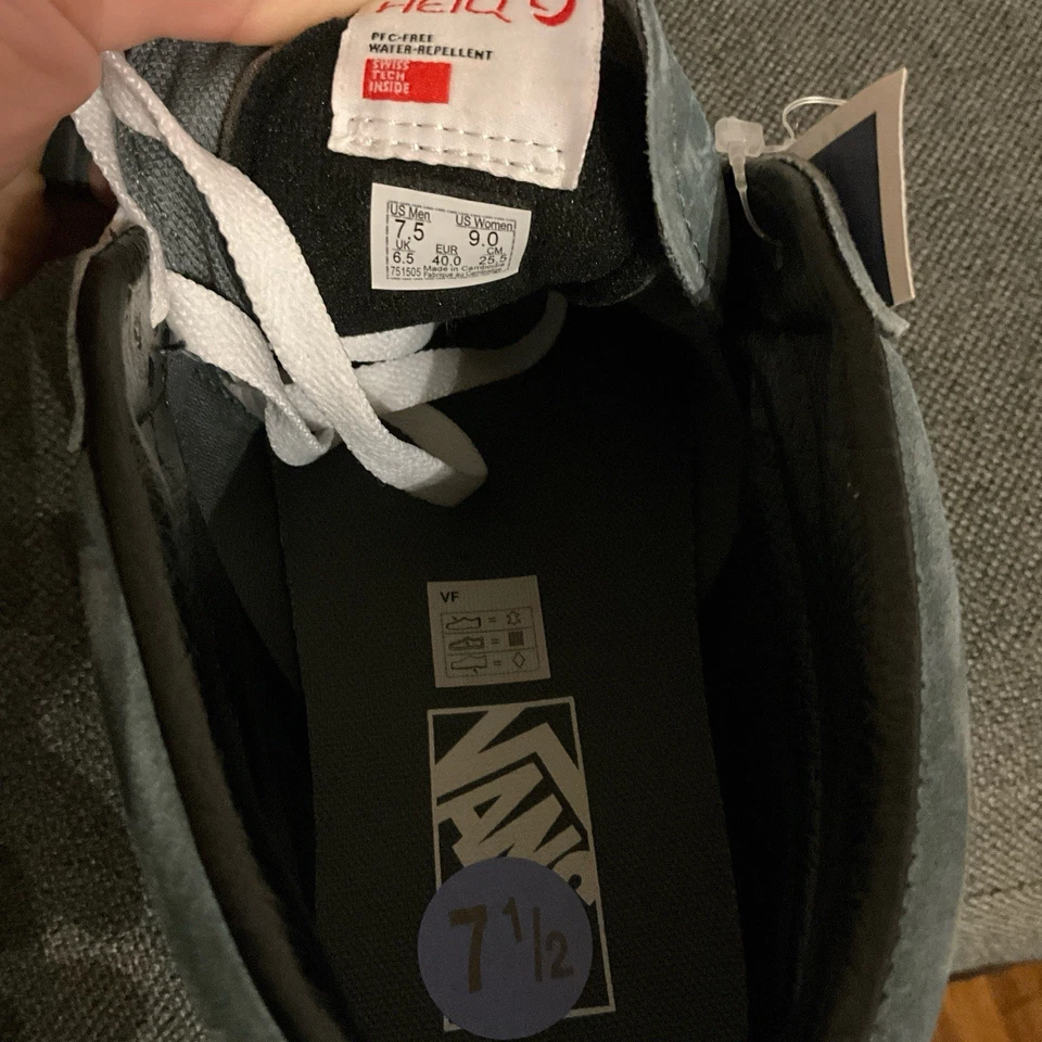 Zapatillas Vans HEIQ Eco Dry Gamuza en Azul/Gris Vans Hombres 7.5 Mujeres 9. Excelente estado Foto 4 de 4