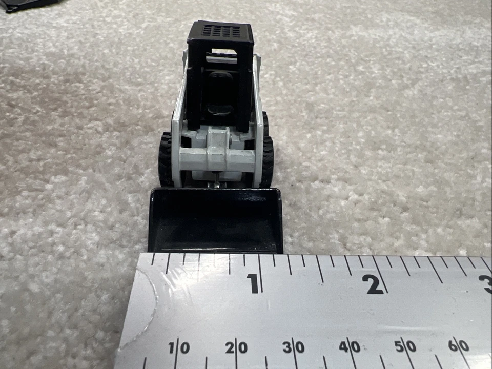 NEW CLOVER Bobcat 753 SkidSteer End Loader  diecast model 1:50 scale  - Image 2 of 4