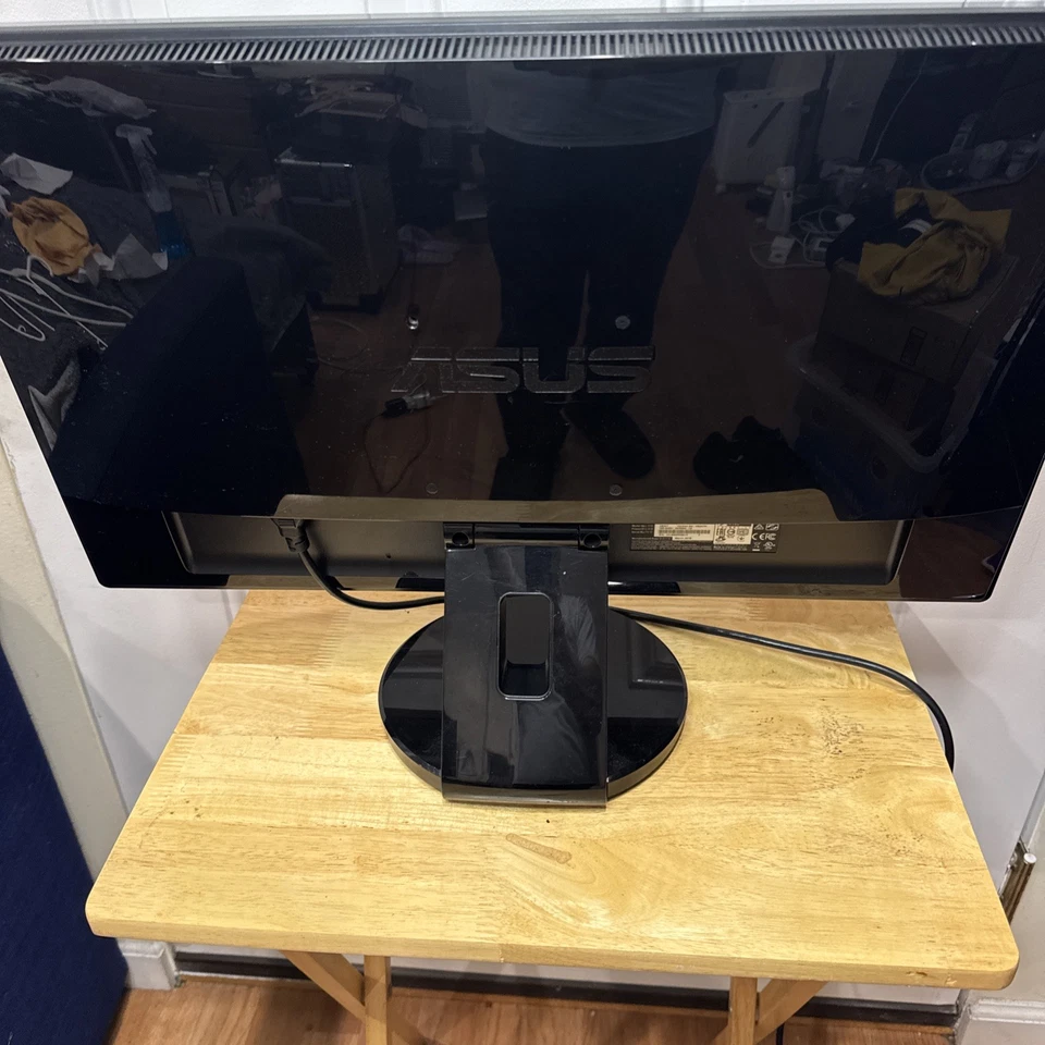 ASUS VE247H 24" Full HD 1920x1080 2ms HDMI Monitors (No cords. Tested) - Image 3 of 4