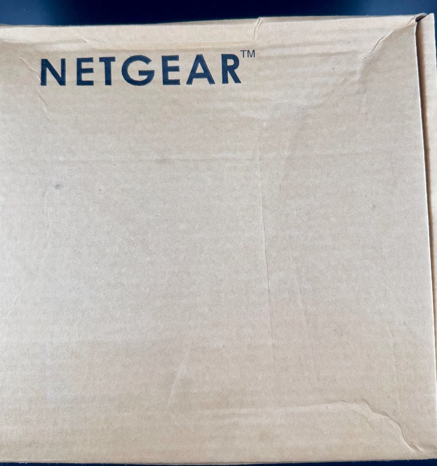 Refurbished New in Box Netgear FE104NAR Netgear Fast Ethernet Hub - Image 2 of 4