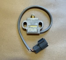 New NOS Omron Limit Switch D4C-9002